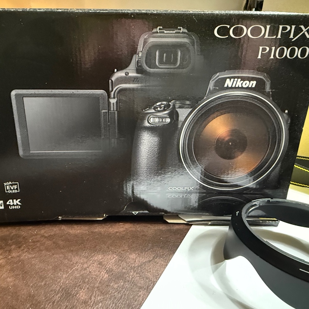 Awesome Nikon coolpix 1000  package
